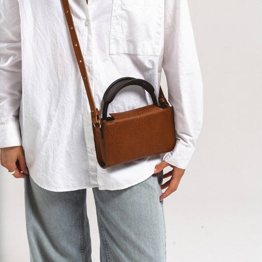 Tan Leather Case for AirPods Max – Minimalist 3.0